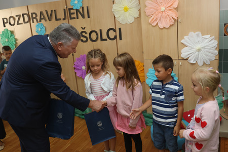 SPREJEM PRVOŠOLČKOV UNEC 12 FOTO LJUBO VUKELIČ